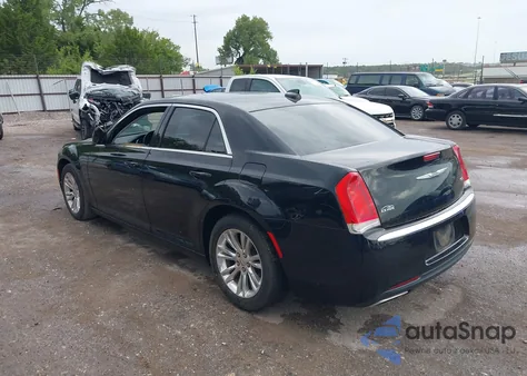 2017 Chrysler 300 Limited z USA, uszkodzony, nr VIN 2C3CCAAG7HH521704